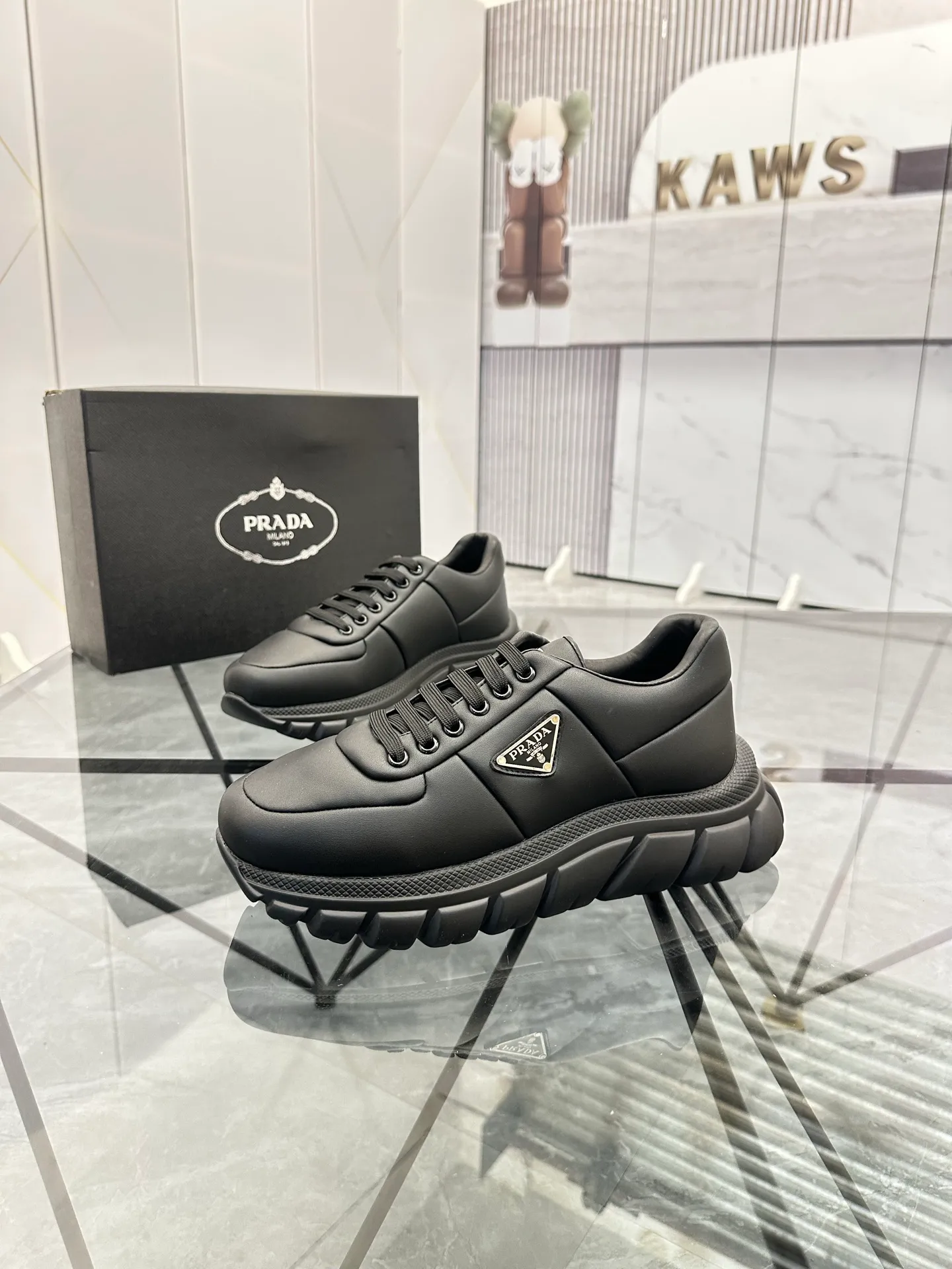 Men's shoes: 💰P460¥ Product trademark: Prada *"Prada*" low-top casual shoes Regular size: 38-44 (can be customized to 45.46) Product materials: imported cowhide upper, sheepskin lining, original outsole. Number: 835